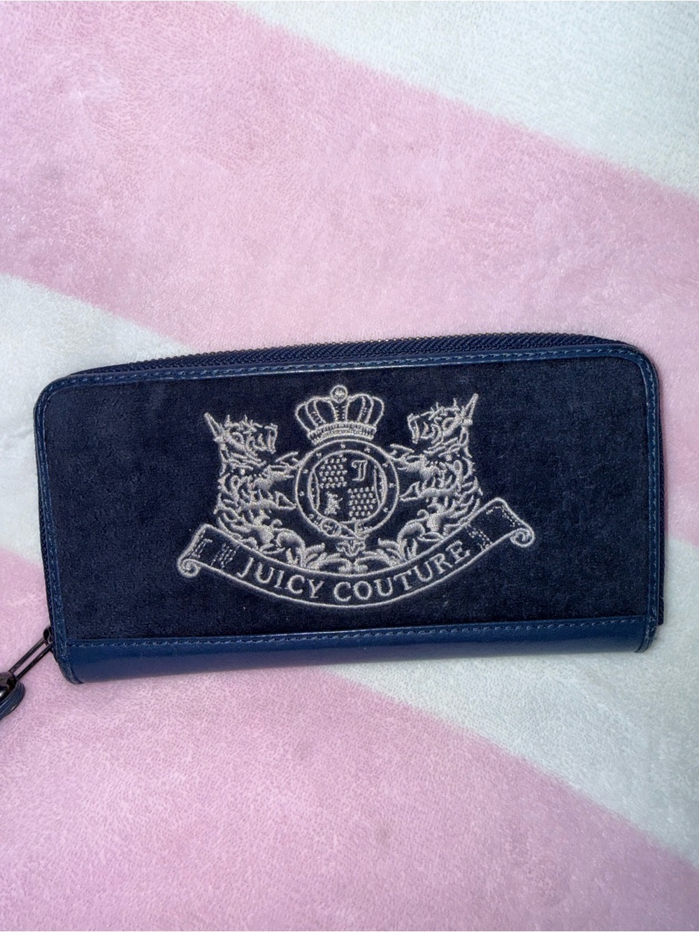 Vintage Juicy Couture Navy and White Crest Scottie Dog Zip Wallet